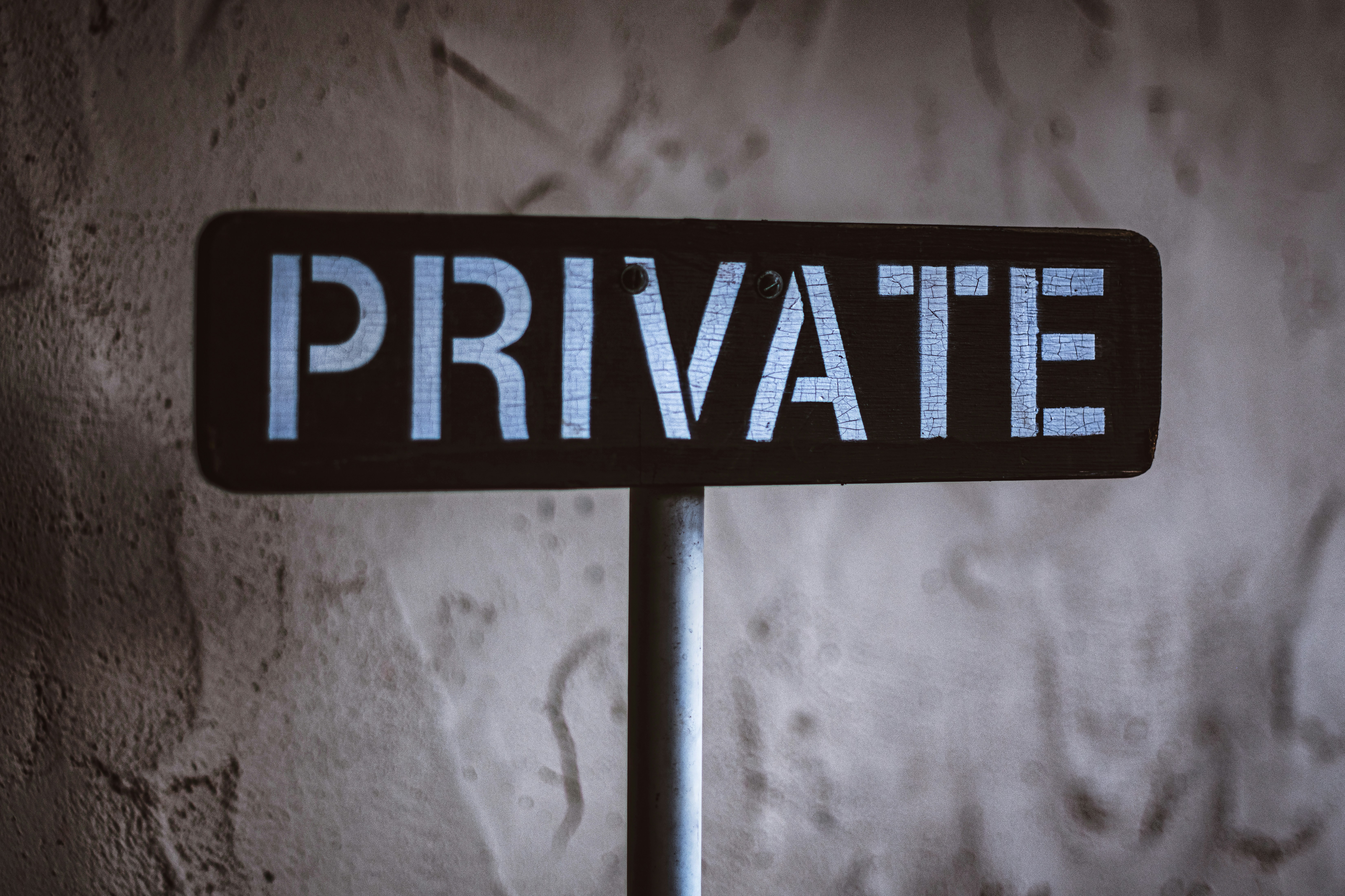 Schild mit der Aufschrift "Private"