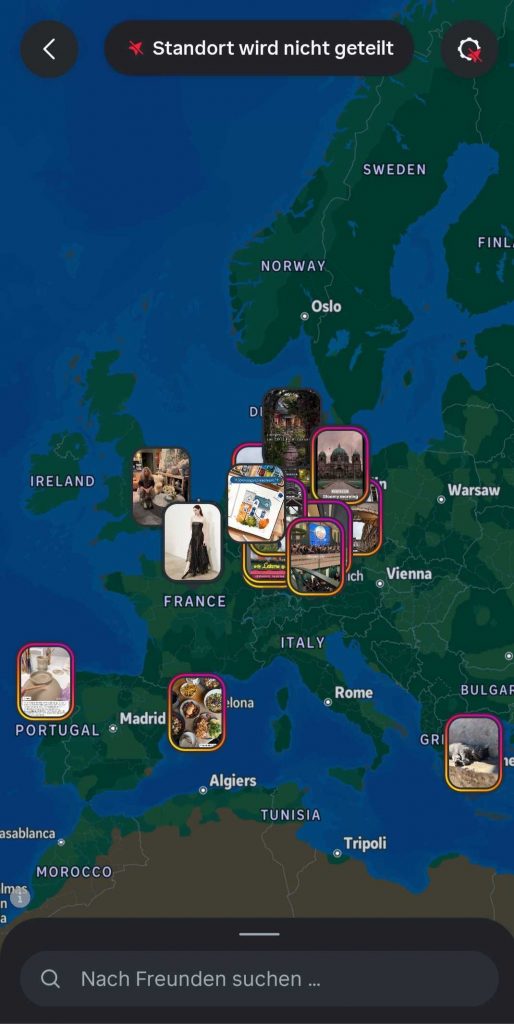 Screenshot aus Instagram Maps. Hier sieht man, wo Personen Stories, Posts oder andere Beiträge hochgeladen haben. Durch einen Klick auf die Vorschaubilder öffnen sich die Inhalte. Du kannst dann auch wie gewohnt mit den Inhalten interagieren (liken, kommentieren usw.).