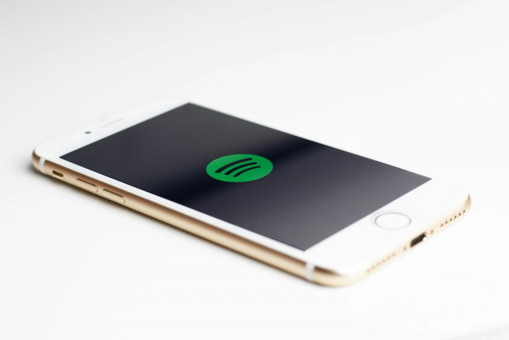 Spotify Logo auf einem Handy