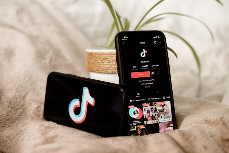 tiktok logos auf handy