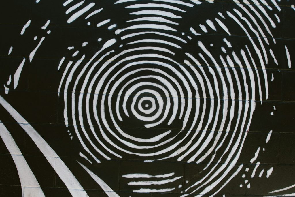 Grafik von einem Fingerabdruck in schwarz weiß